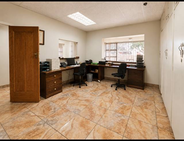 550M² MEDICAL SUITE FOR SALE IN VEREENIGING CENTRAL